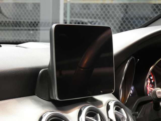 Mercedes-Benz GLA-Class 10