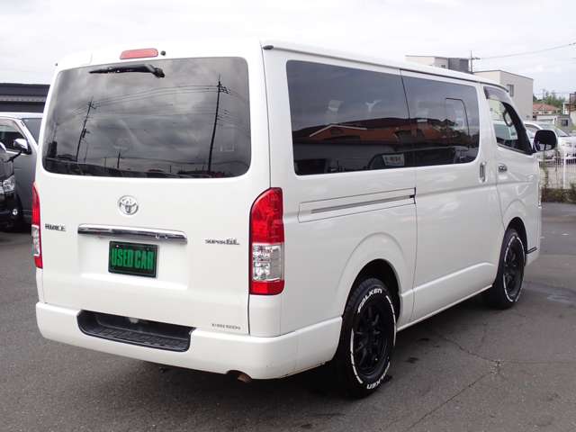 Toyota Hiace Van 11