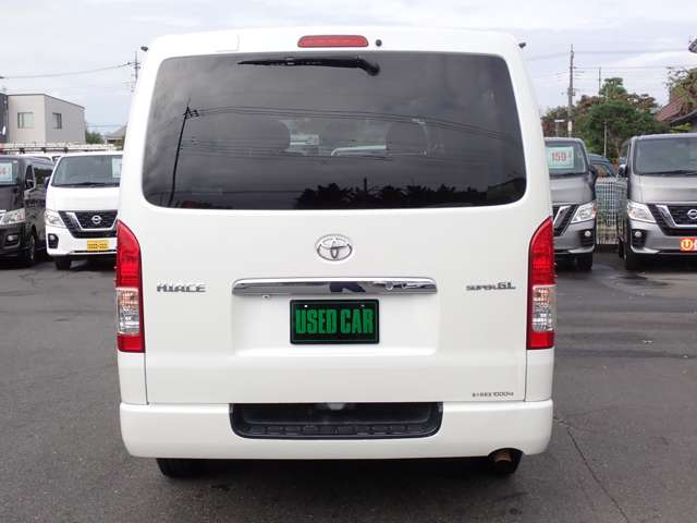 Toyota Hiace Van 7
