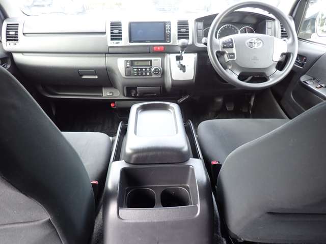 Toyota Hiace Van 8