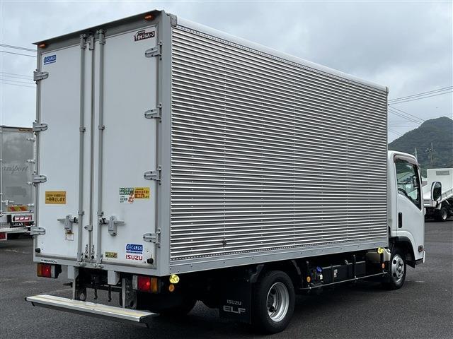 Isuzu Elf 4