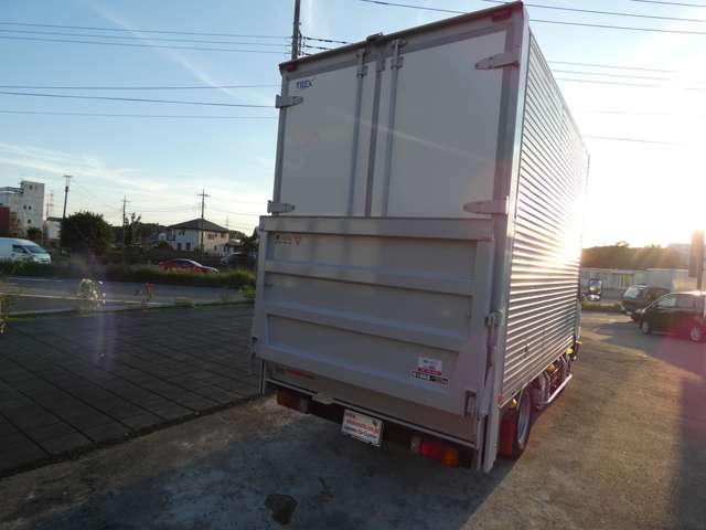 Hino Dutro 7