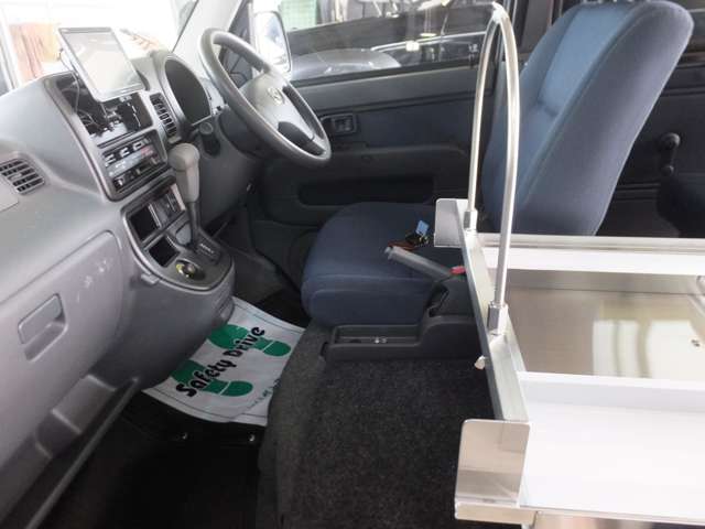 Daihatsu Hijet Cargo 6