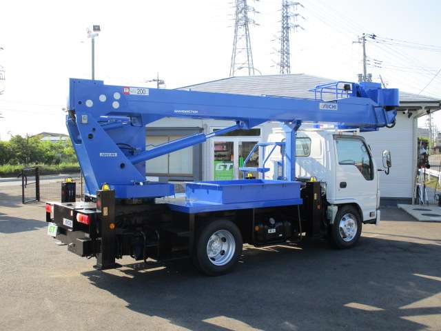 Isuzu Elf 3
