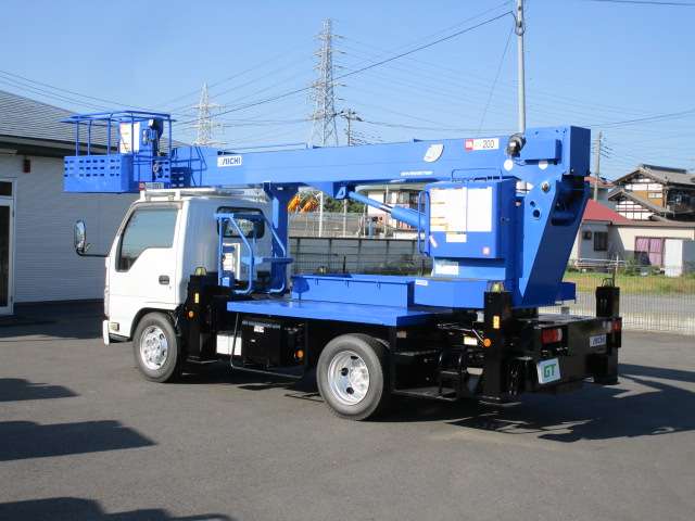 Isuzu Elf 4