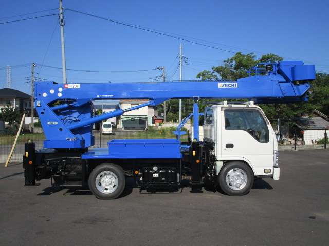 Isuzu Elf 6