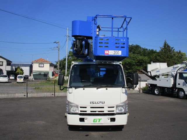 Isuzu Elf 7