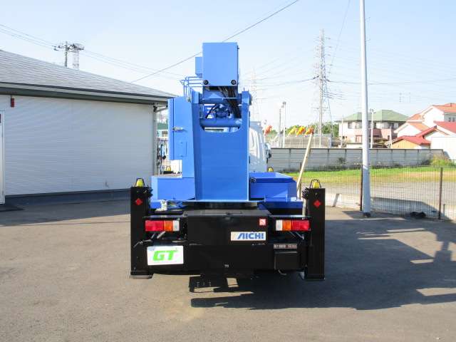 Isuzu Elf 8