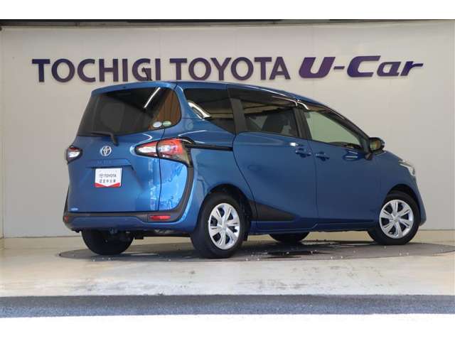 Toyota Sienta 3