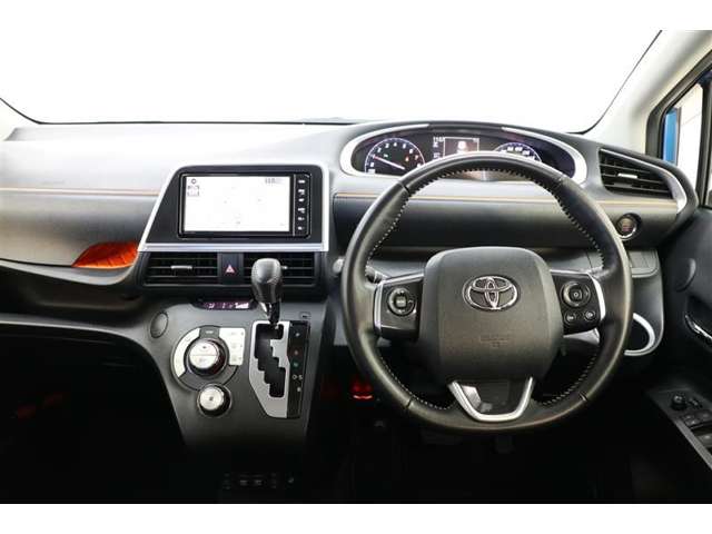 Toyota Sienta 5