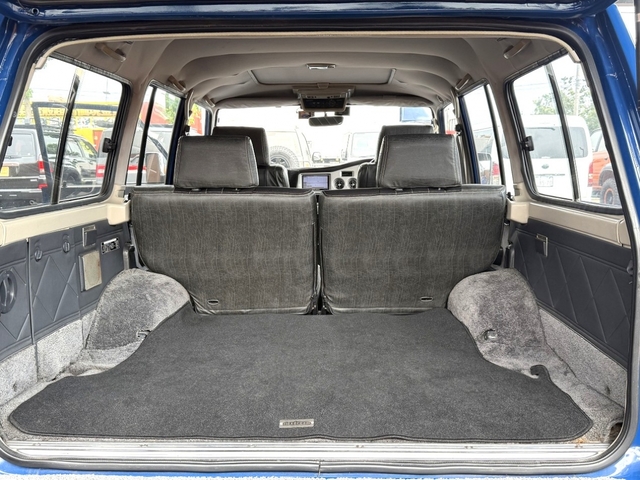 Toyota Land Cruiser 60 12