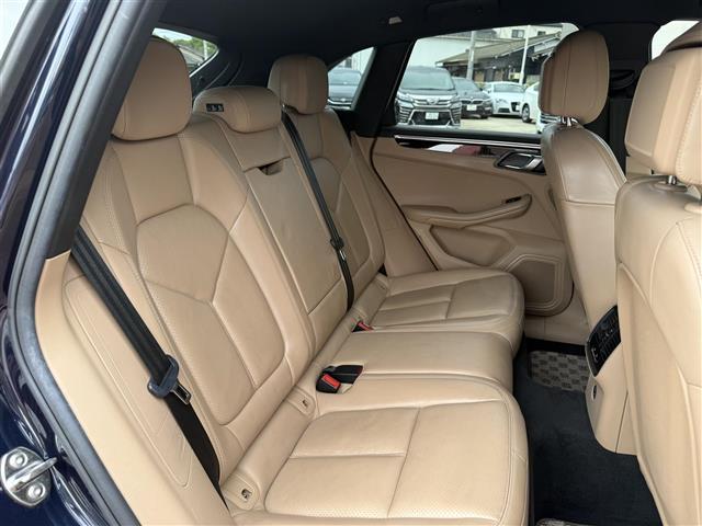 Porsche Macan 11
