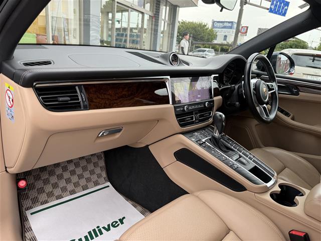 Porsche Macan 5