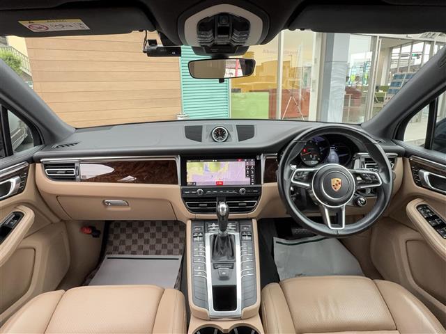 Porsche Macan 6