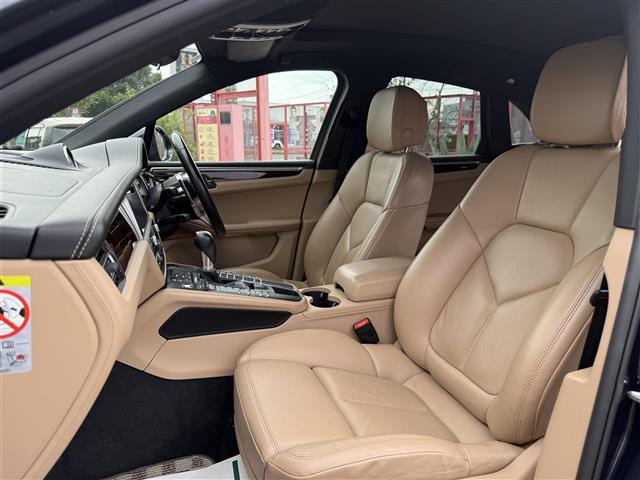 Porsche Macan 8