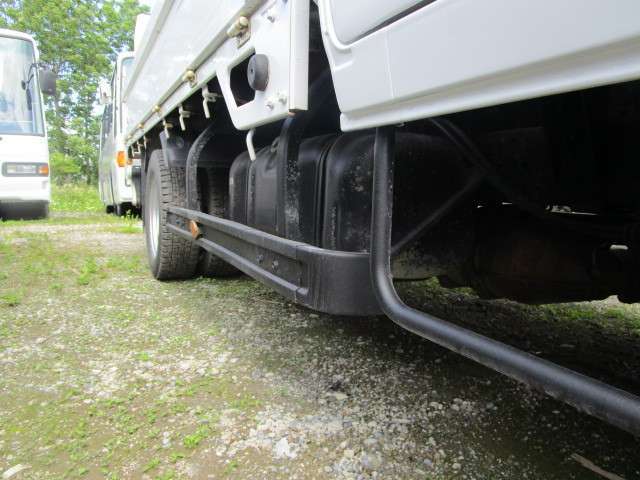 Isuzu Elf 4