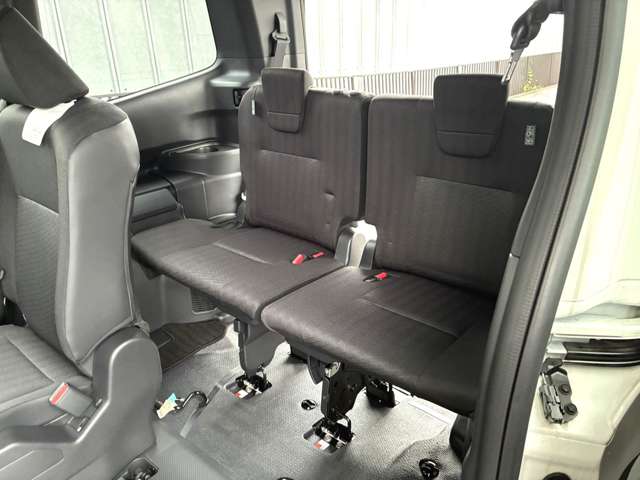 Toyota Voxy 11
