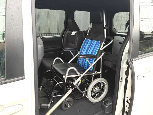 Toyota Voxy 4