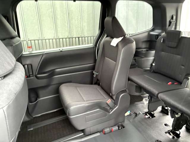 Toyota Voxy 10