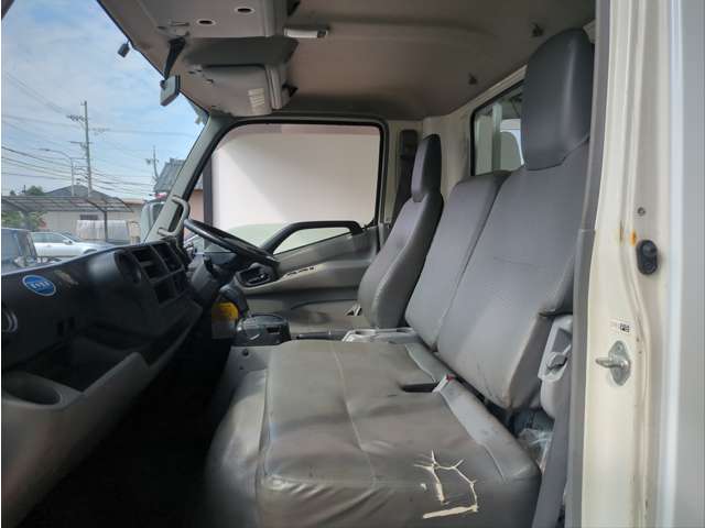 Hino Dutro 9