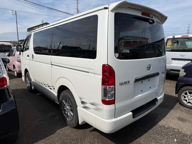 Toyota Hiace Van 3