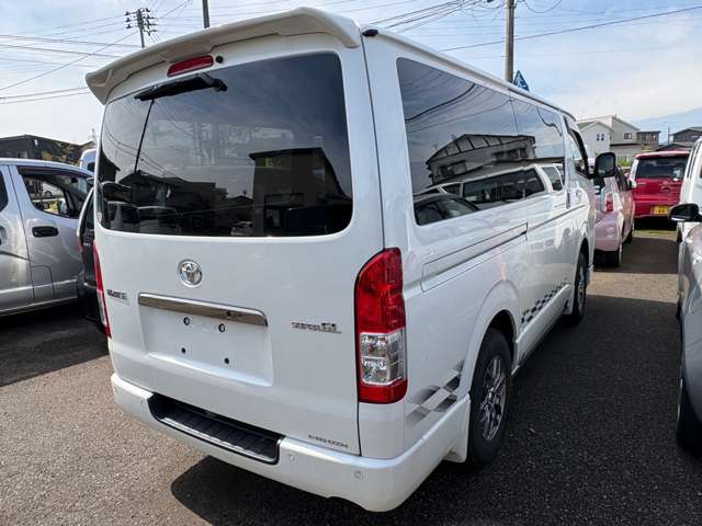 Toyota Hiace Van 4