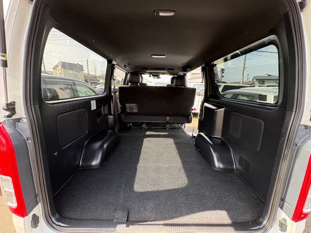 Toyota Hiace Van 10