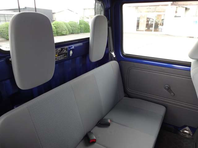 Daihatsu Hijet Deck Van 7