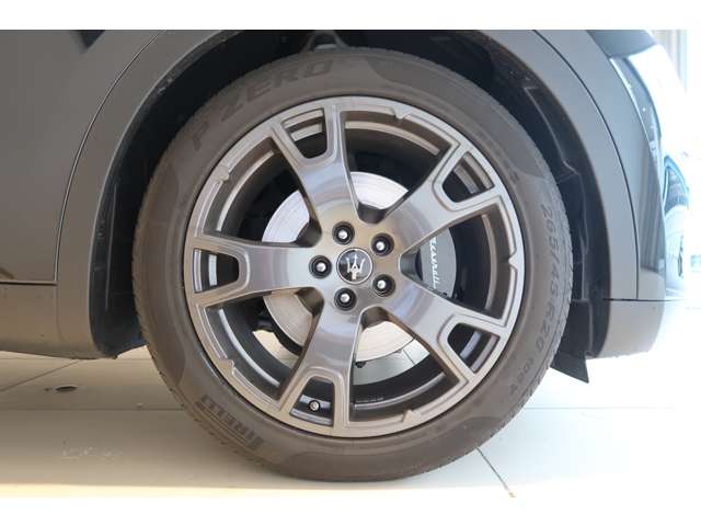 Maserati Levante 5