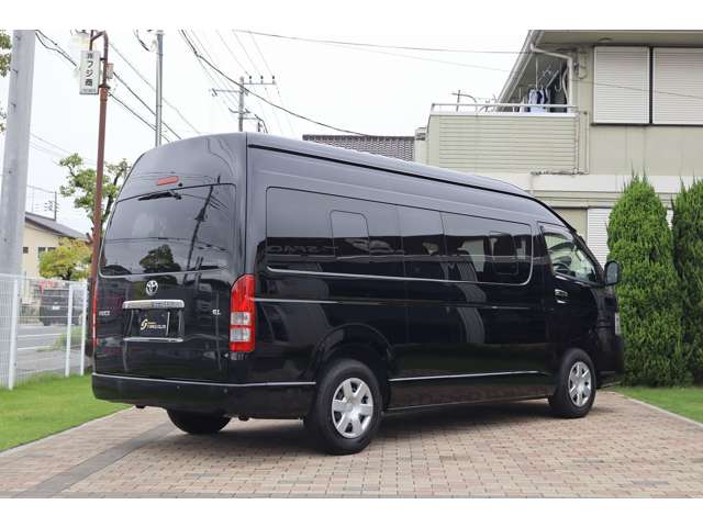 Toyota Hiace Commuter 12