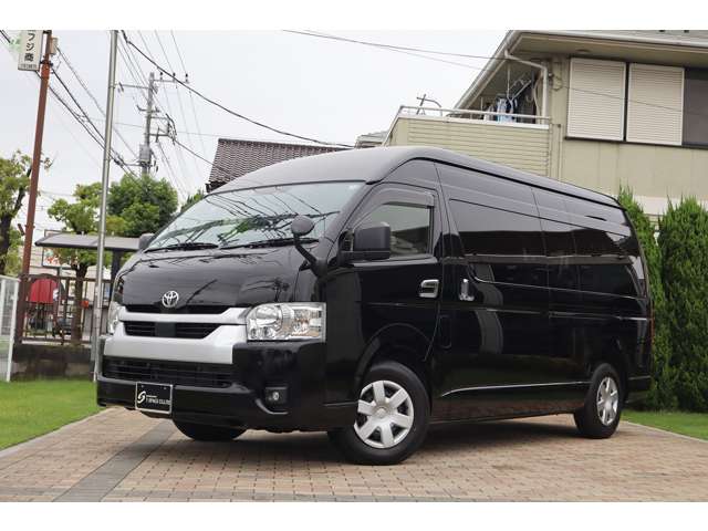 Toyota Hiace Commuter 2