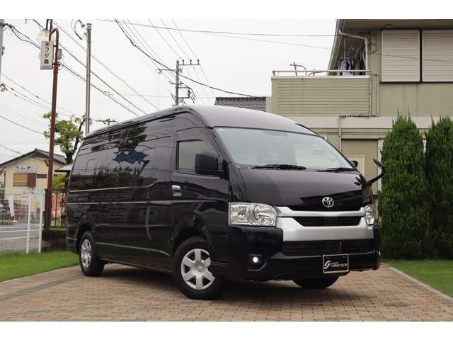 Toyota Hiace Commuter 3