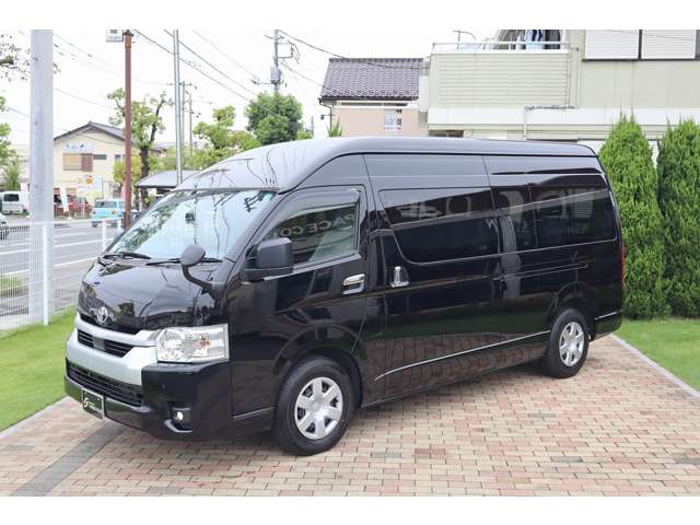 Toyota Hiace Commuter 4