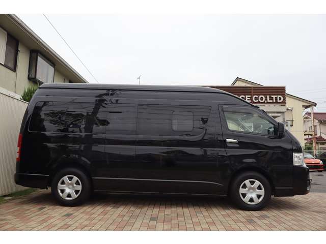 Toyota Hiace Commuter 6