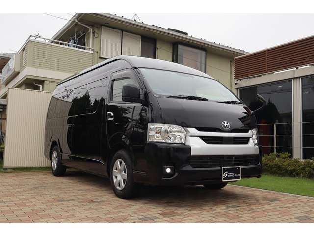 Toyota Hiace Commuter 7