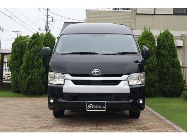 Toyota Hiace Commuter 8