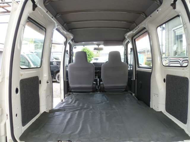 Daihatsu Hijet Cargo 9