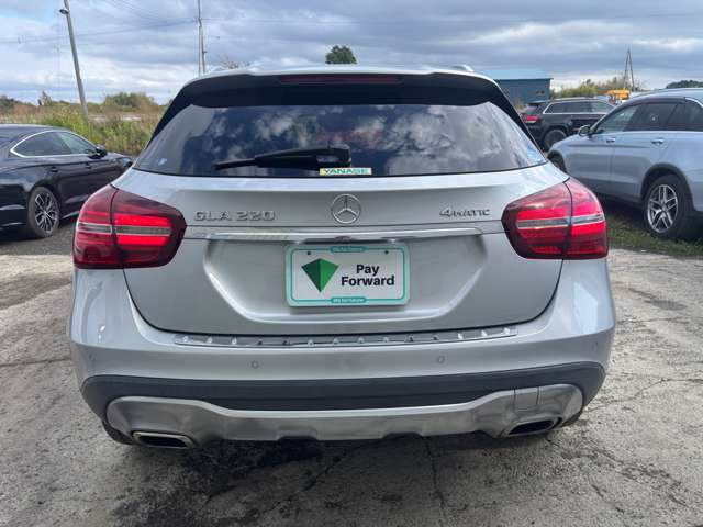 Mercedes-Benz GLA-Class 10