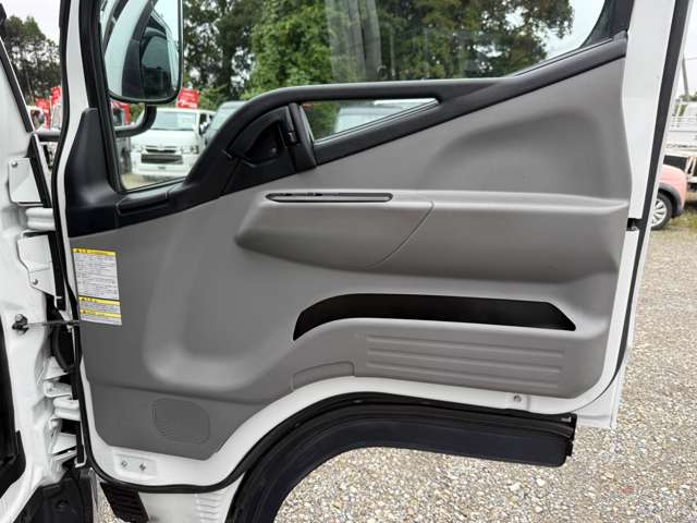 Mitsubishi Fuso Canter 9