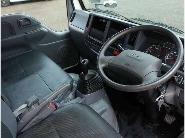 Isuzu Elf 3