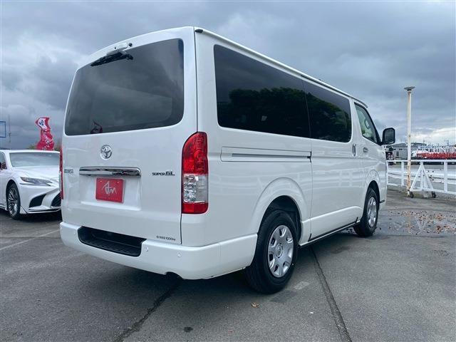 Toyota Hiace Van 11