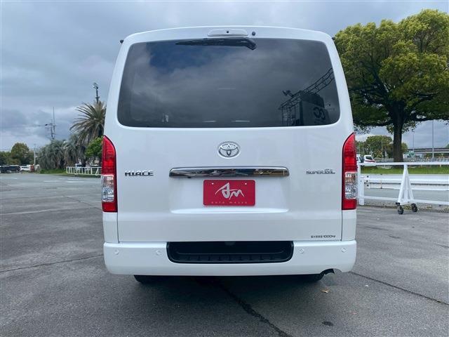Toyota Hiace Van 12