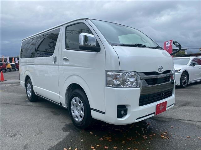 Toyota Hiace Van 4