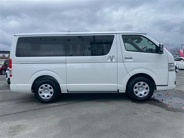 Toyota Hiace Van 10