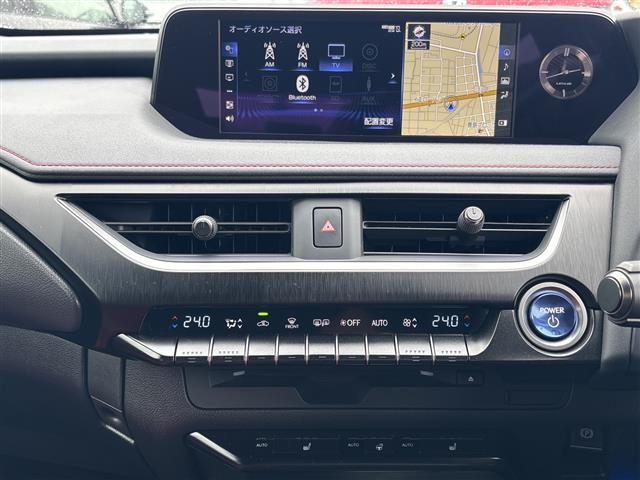 Lexus UX 8