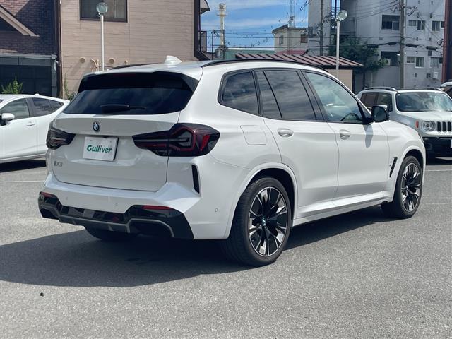 BMW iX3 11