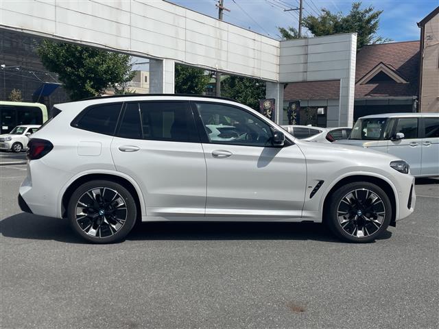 BMW iX3 12