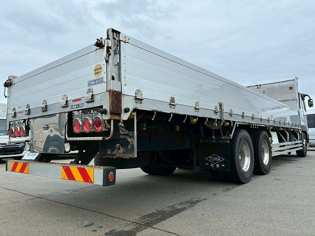 Mitsubishi Fuso Super Great 9