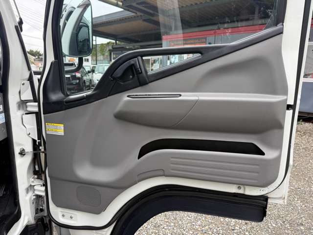 Mitsubishi Fuso Canter 9
