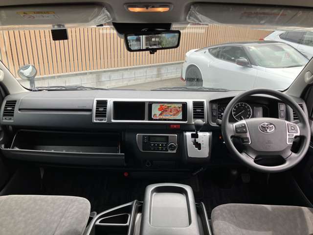 Toyota Hiace 2